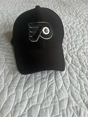 47 Brand Philadelphia Flyers Black Hat with White Embroidered Flyers Logo
